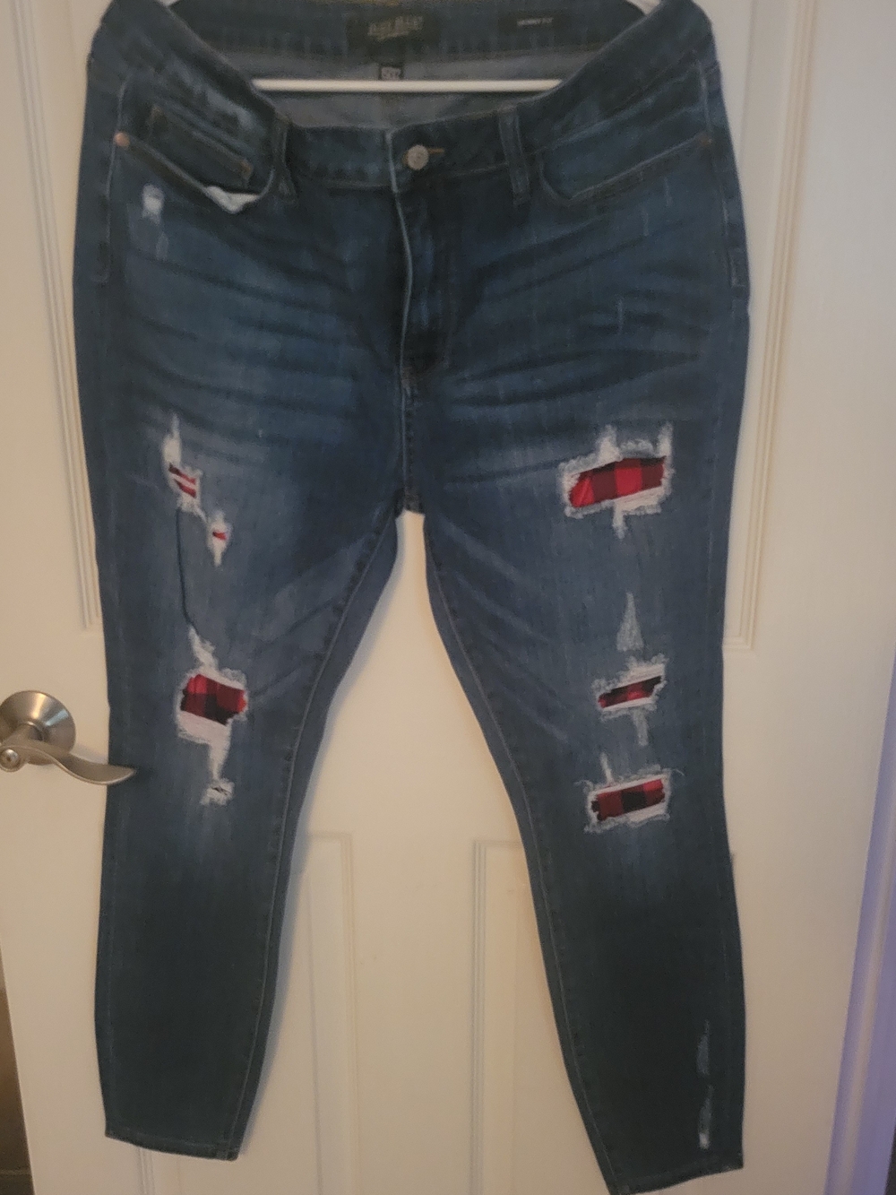 Judy Blue Distressed Dark Blue Women’s Jeans with Red Plaid Patch Buffalo 15/32